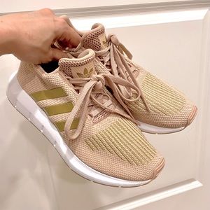 Adidas Swift Run Shoes - Ash Pearl / Gold / White